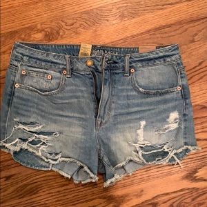 High rise festival shorts, light wash